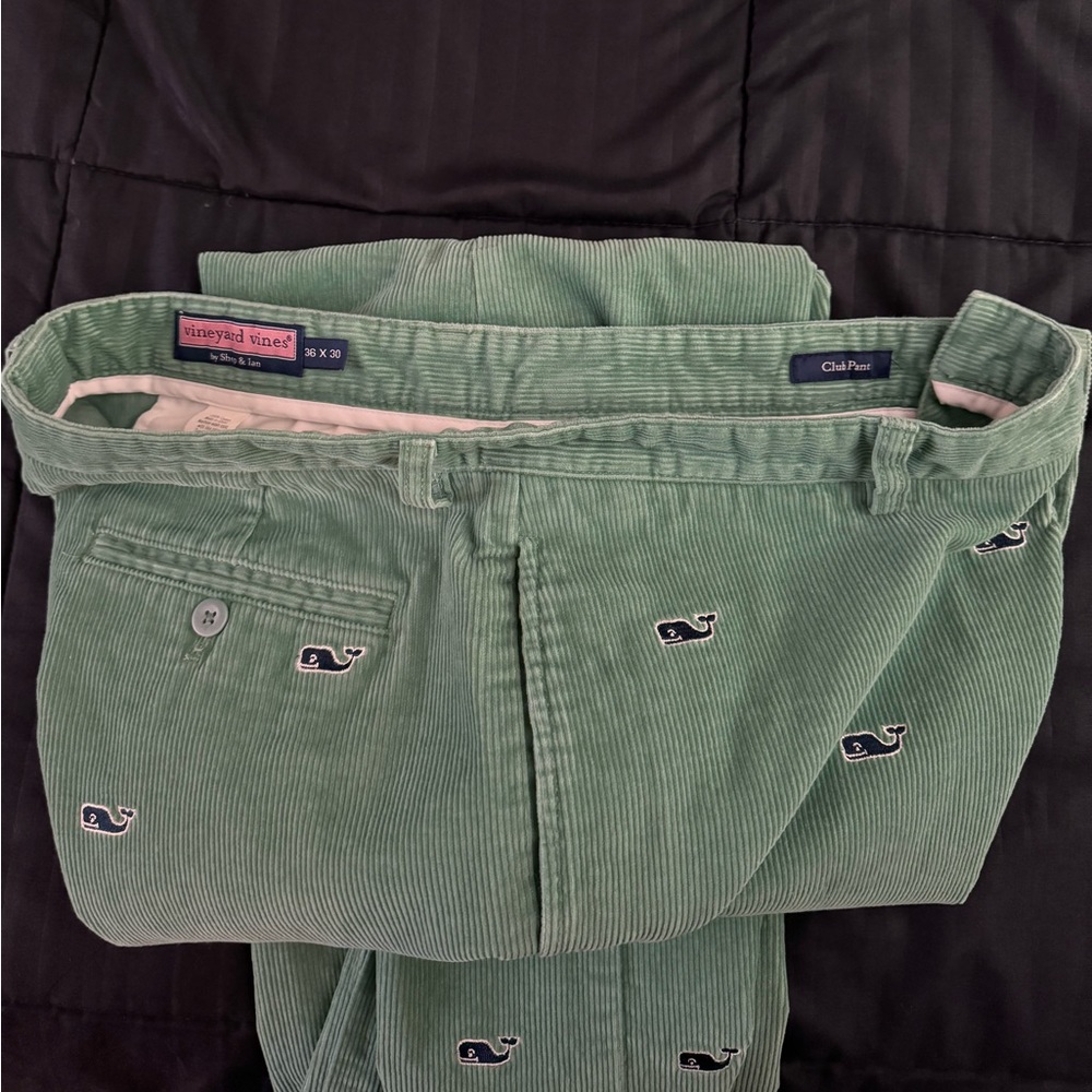 Vineyard Vines Embroidered Corduroy Club Pants (36x30)